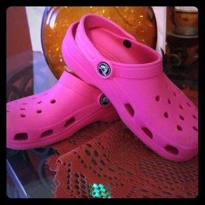 Crocs hot pink